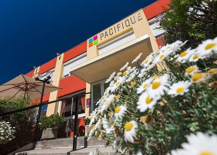 Отель Le Pacifique Citotel Риом